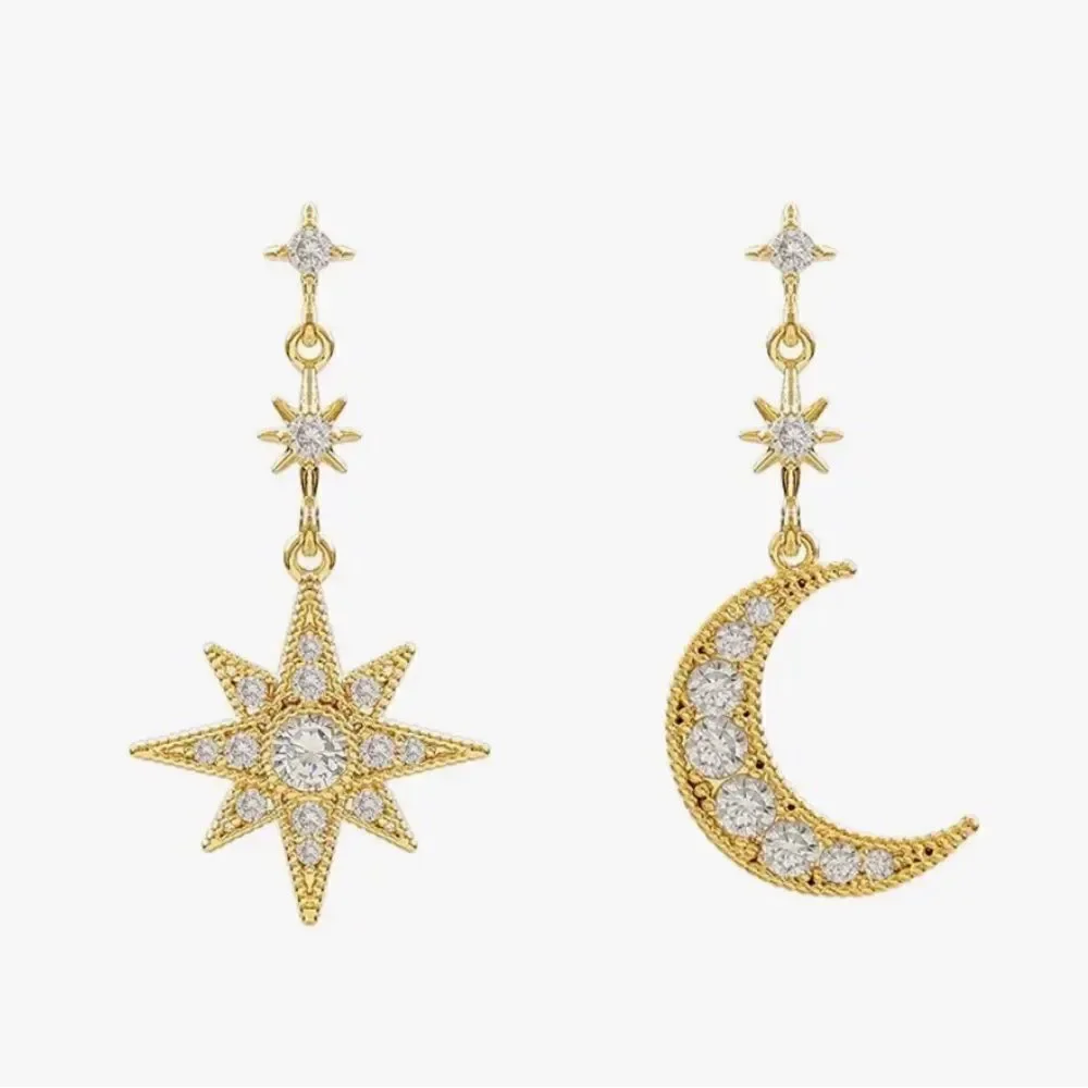 ⭐️ Betsey Johnson celestial moon & star crystal dangle earrings ⭐️